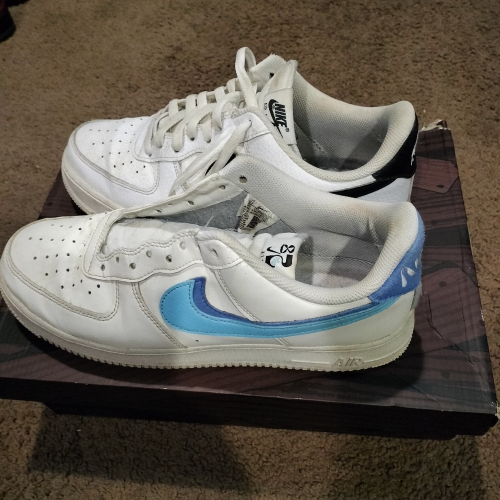 2 pairs of air Force one selling together
